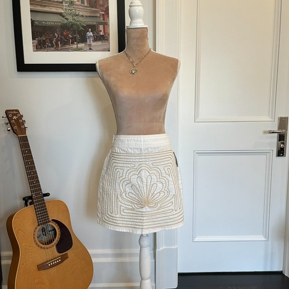 Lez a Lez White Embroidered Skirt Sz 28 - Picture 2 of 12